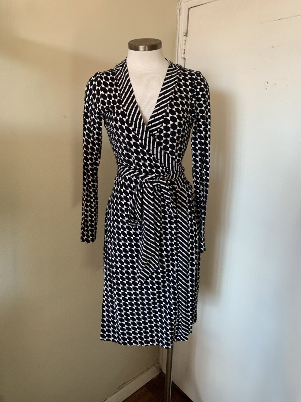 Banana Republic SIZE S Wrap Dress Knit Long Sleeve Geo Print Black White Capsule
